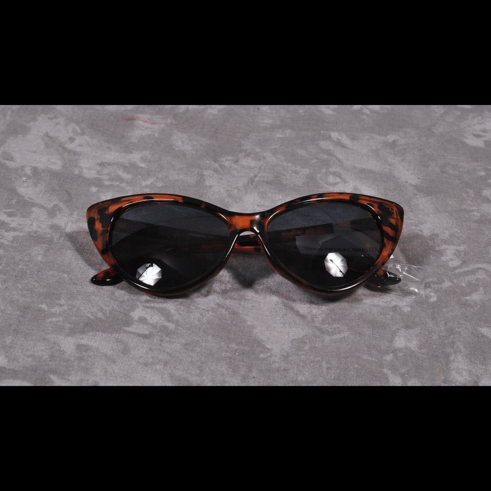 CAT EYE LEOPARD SUNGLASSES - Picture 3 of 6